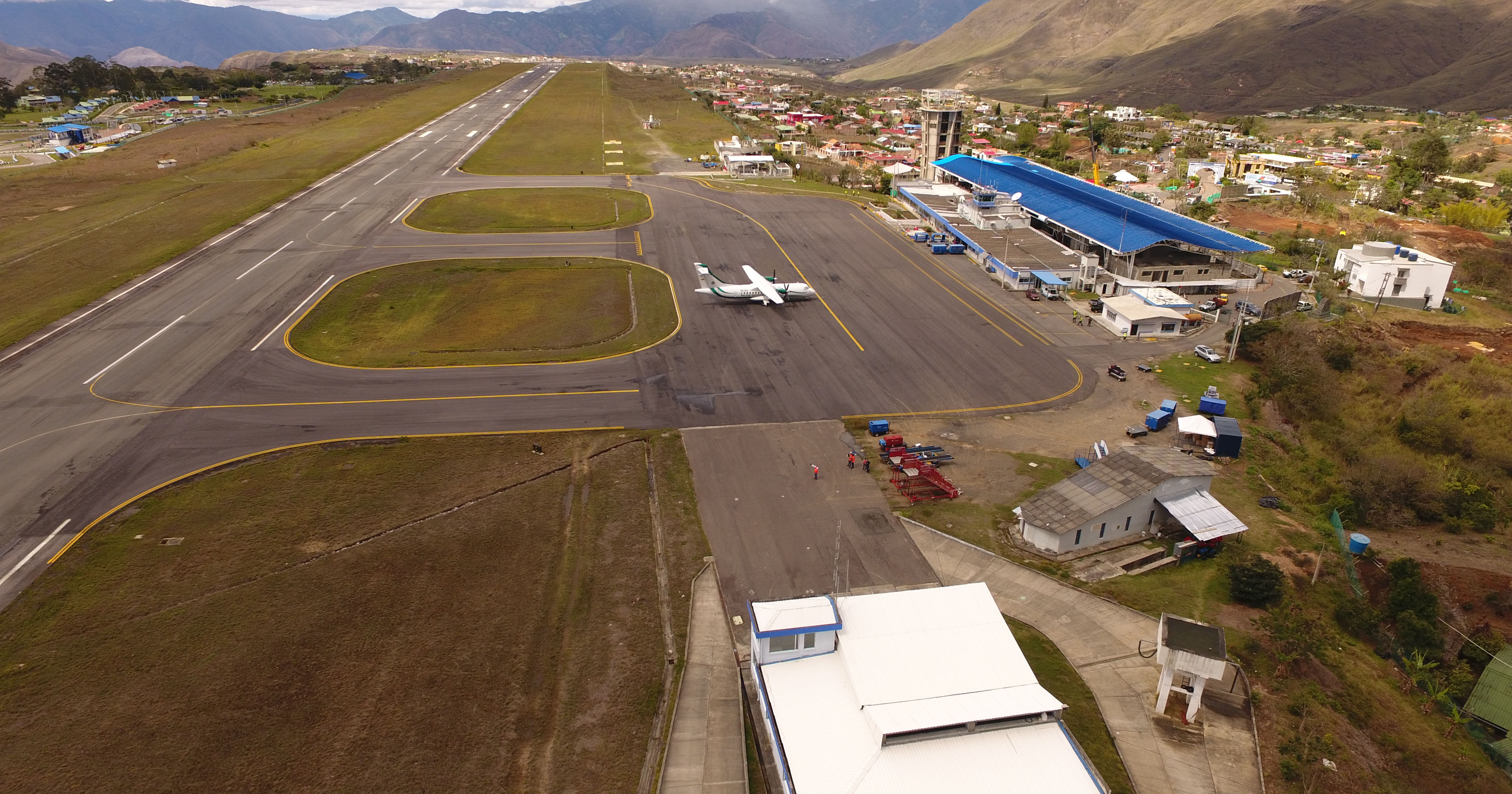 Empresas de transporte aéreo que operen rutas en zonas afectadas por el bloqueo de vías, no pagarán tarifas por servicios