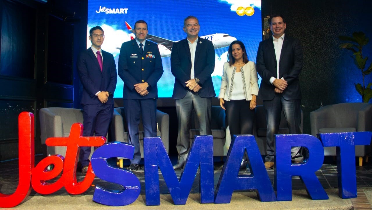 Funcionarios de empresa JET SMART