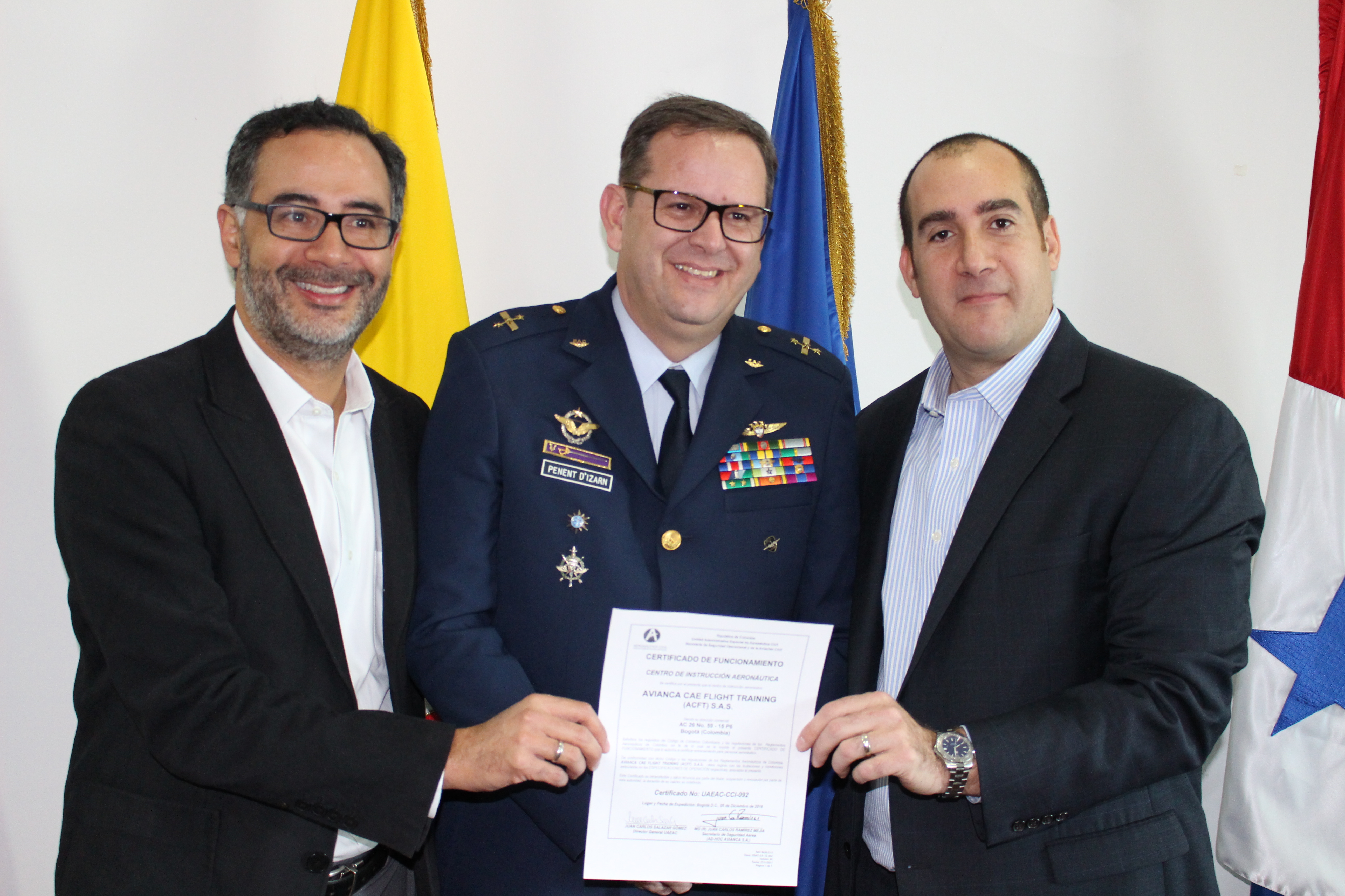 La Aerocivil entrega certificado de operación al Centro de Entrenamiento Aeronáutico de Avianca y CAE