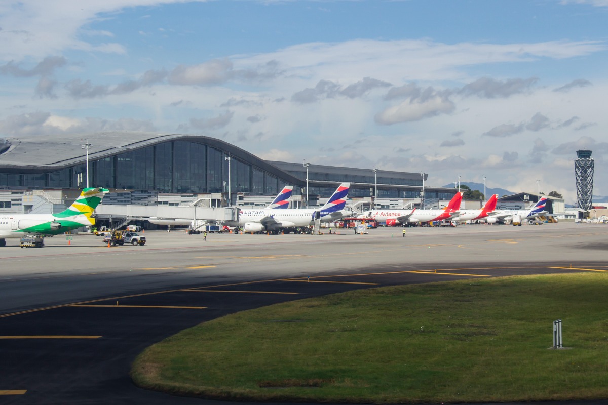 fotografía aviones de aeropuerto el dorado