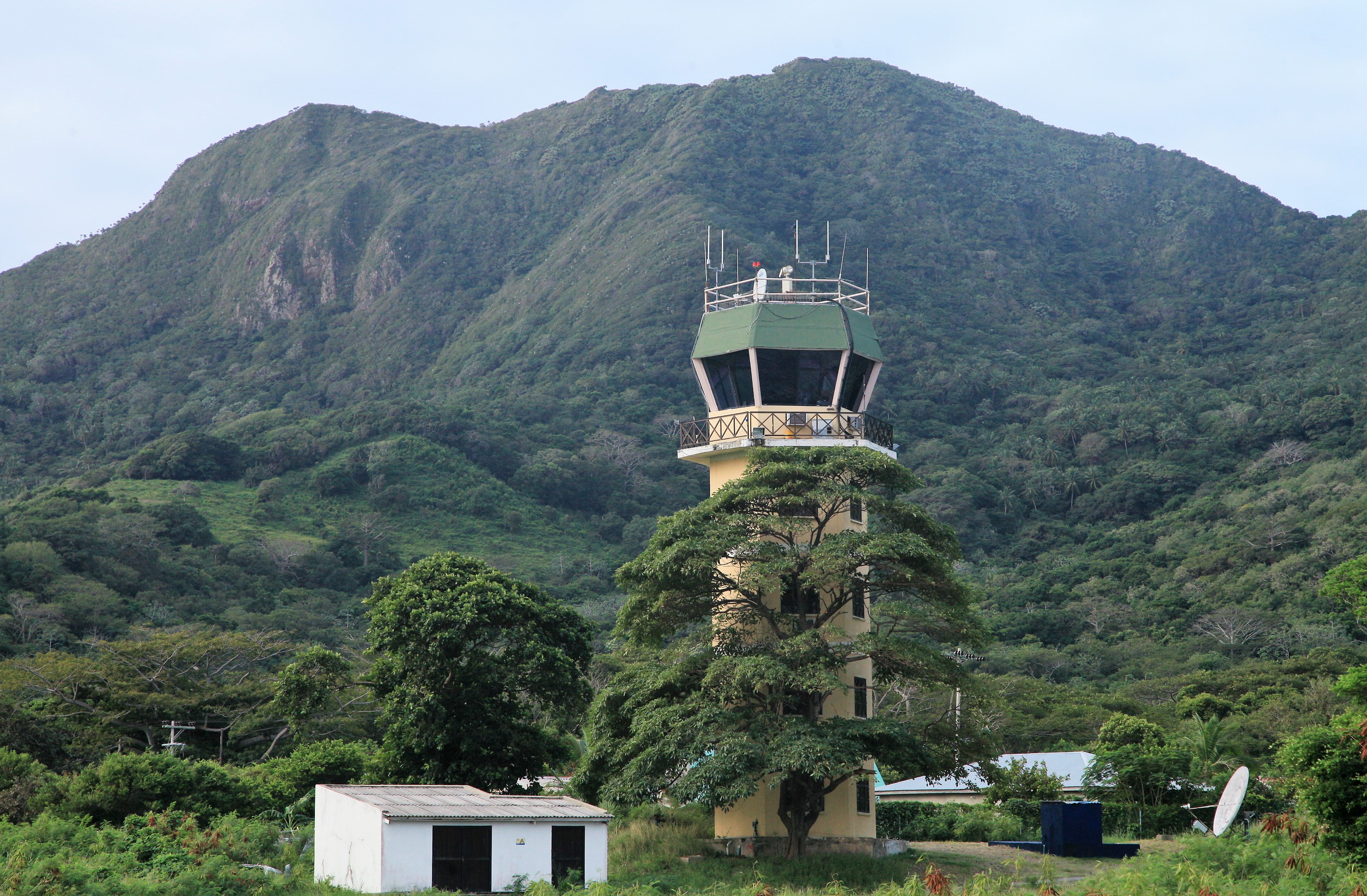 A buen ritmo avanza la recuperación de la prestación de los servicios de transito aéreo y aeroportuarios en el Aeropuerto el Embrujo de Providencia cincuenta días después del paso del Huracán Iota