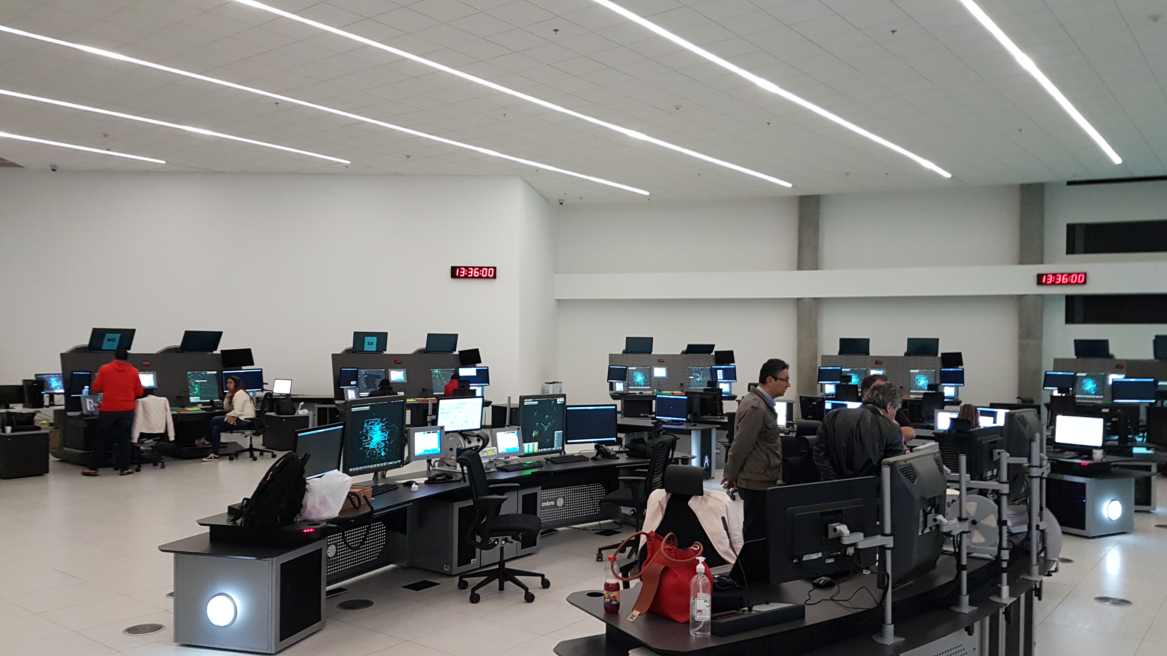 Inician las pruebas en las consolas del Centro de Control de las operaciones aéreas de Bogotá