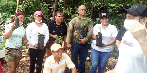 Con la siembra de 300 árboles y el trabajo con la comunidad, la Aerocivil ayuda a recuperar la cuenca del río Guaitiquía y evitar peligro aviario en el aeropuerto Vanguardia de Villavicencio