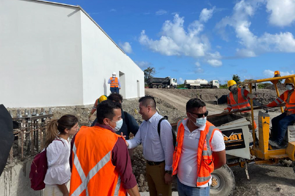 Director de la Aerocivil Jair Orlando Fajardo visita obras del Aeropuerto el Embrujo de Providencia junto a otros funcionarios