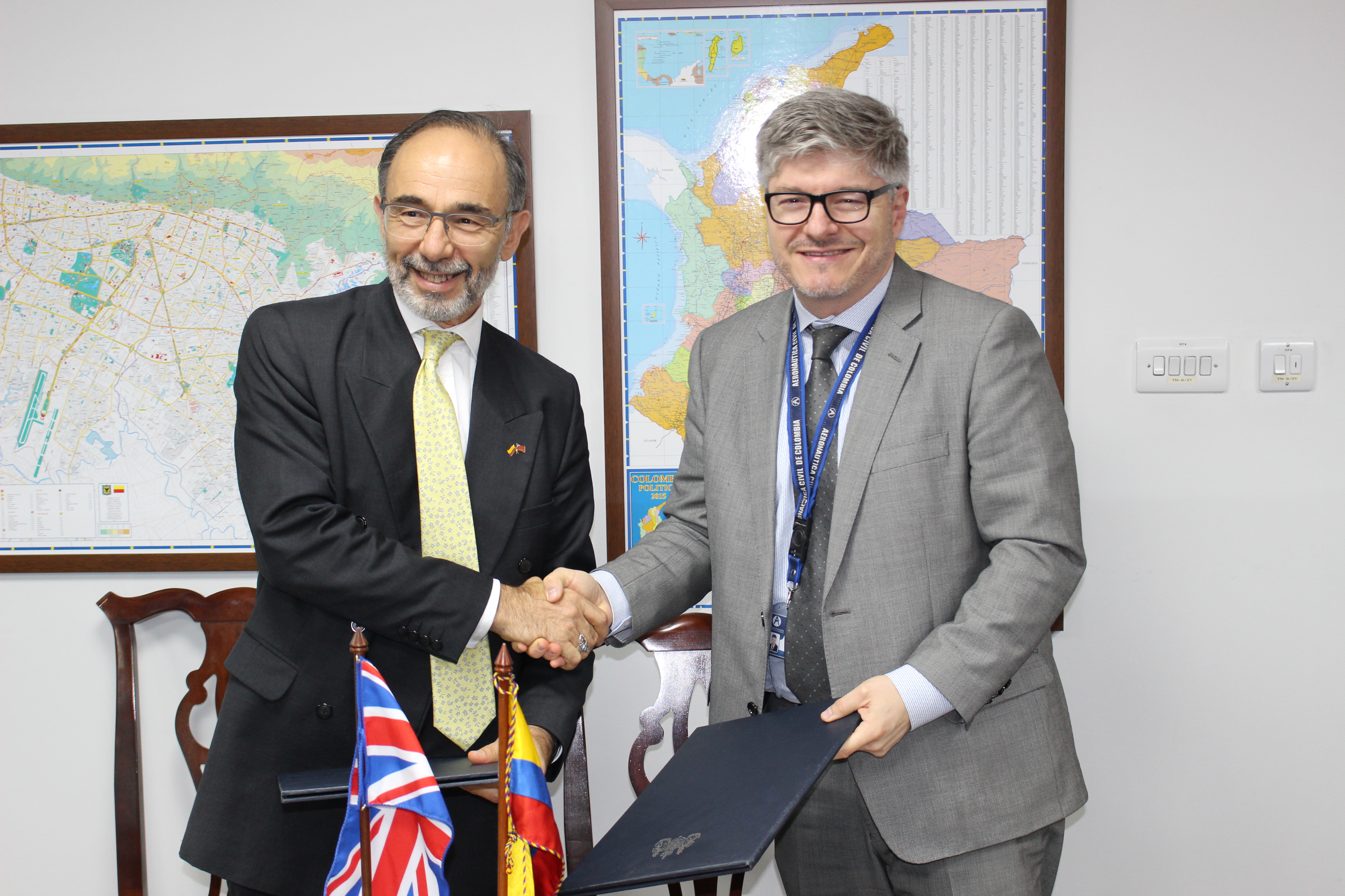 Colombia y Reino Unido firman Memorando de Entendimiento en Aviación Civil